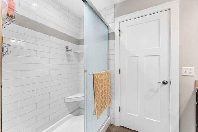 1425 Parkview Lane, Davenport, IA 52807