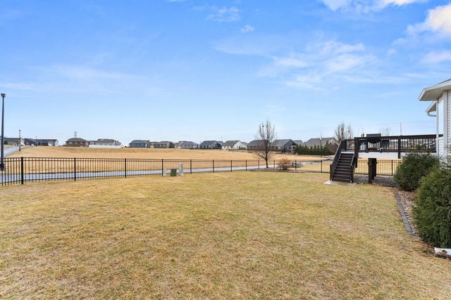 1425 Parkview Lane, Davenport, IA 52807