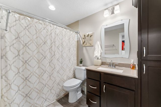 1425 Parkview Lane, Davenport, IA 52807