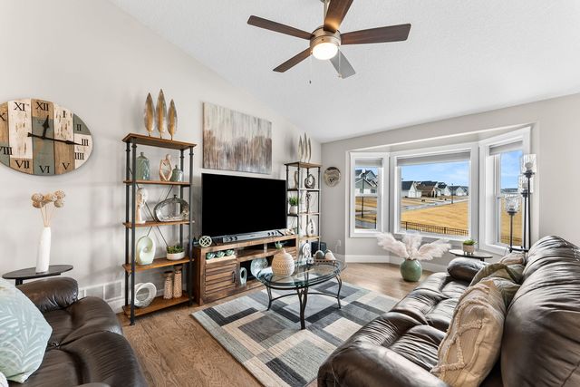 1425 Parkview Lane, Davenport, IA 52807