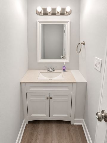 540 W Lodge Trail G, Wheeling, IL 60090