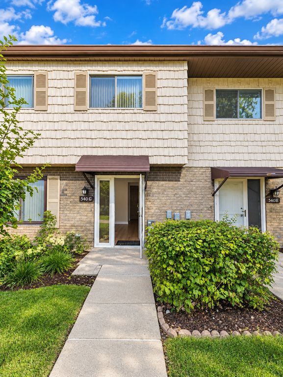 540 W Lodge Trail G, Wheeling, IL 60090