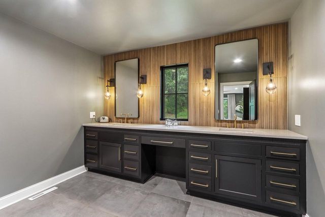 3479 Broken Bow TRAIL, Delafield, WI 53018