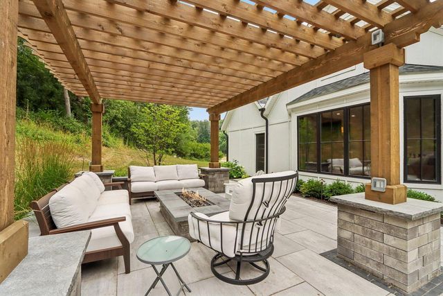 3479 Broken Bow TRAIL, Delafield, WI 53018