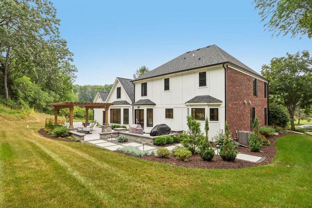 3479 Broken Bow TRAIL, Delafield, WI 53018