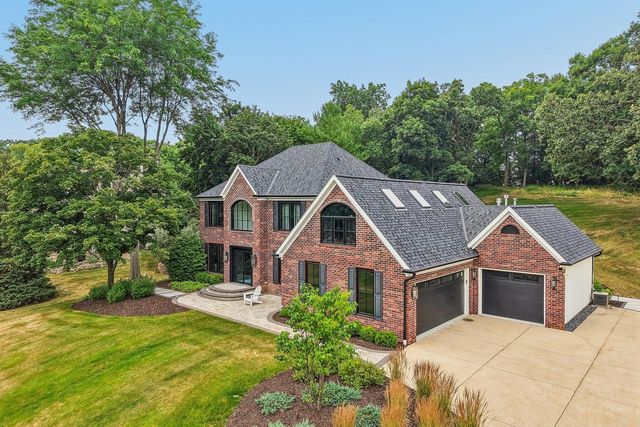 3479 Broken Bow TRAIL, Delafield, WI 53018