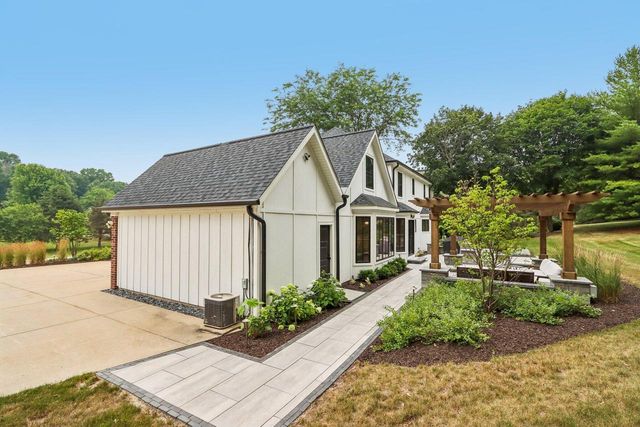 3479 Broken Bow TRAIL, Delafield, WI 53018
