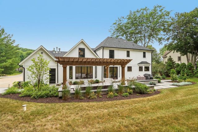 3479 Broken Bow TRAIL, Delafield, WI 53018
