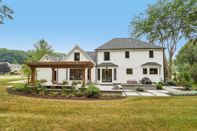 3479 Broken Bow TRAIL, Delafield, WI 53018