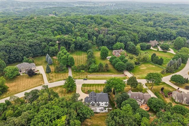 3479 Broken Bow TRAIL, Delafield, WI 53018