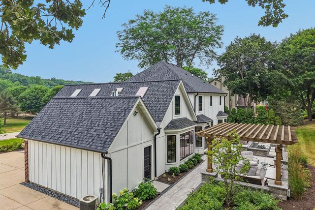 3479 Broken Bow TRAIL, Delafield, WI 53018