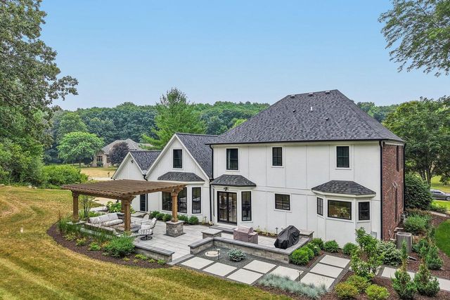 3479 Broken Bow TRAIL, Delafield, WI 53018