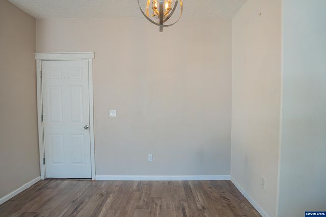 671 Jasmine Cir, Independence, OR 97351