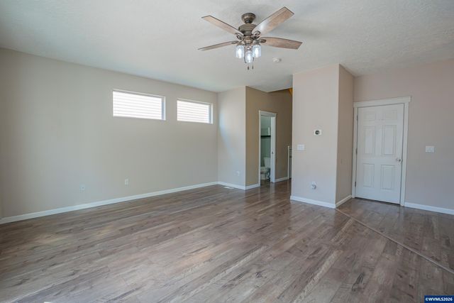 671 Jasmine Cir, Independence, OR 97351