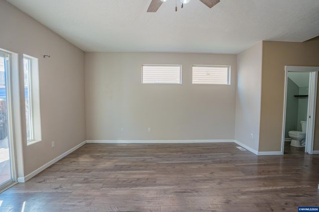671 Jasmine Cir, Independence, OR 97351