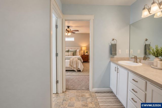 671 Jasmine Cir, Independence, OR 97351