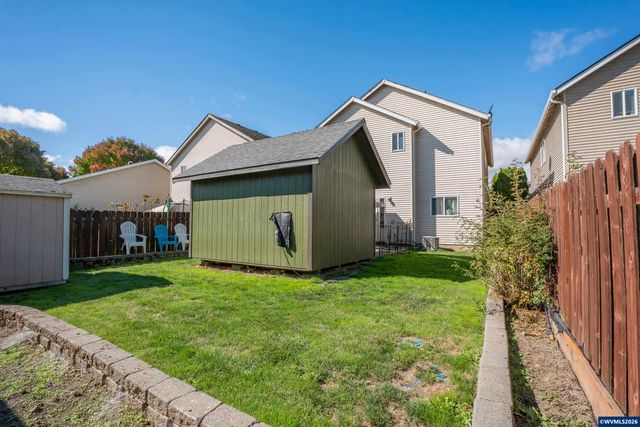 671 Jasmine Cir, Independence, OR 97351