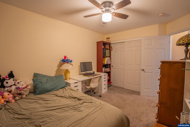 671 Jasmine Cir, Independence, OR 97351