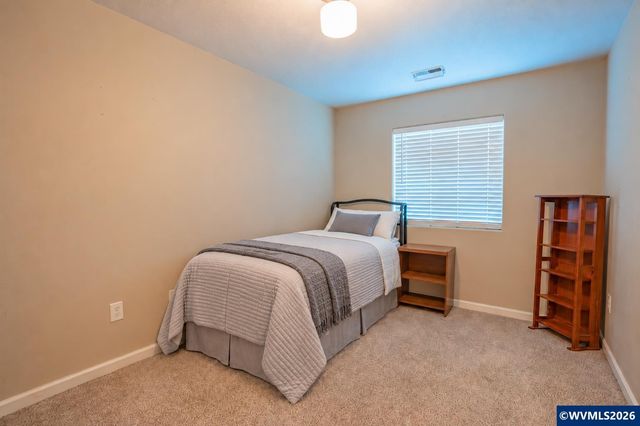671 Jasmine Cir, Independence, OR 97351