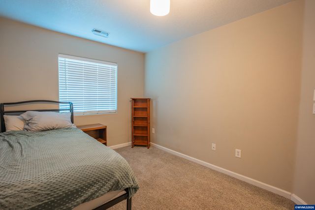 671 Jasmine Cir, Independence, OR 97351