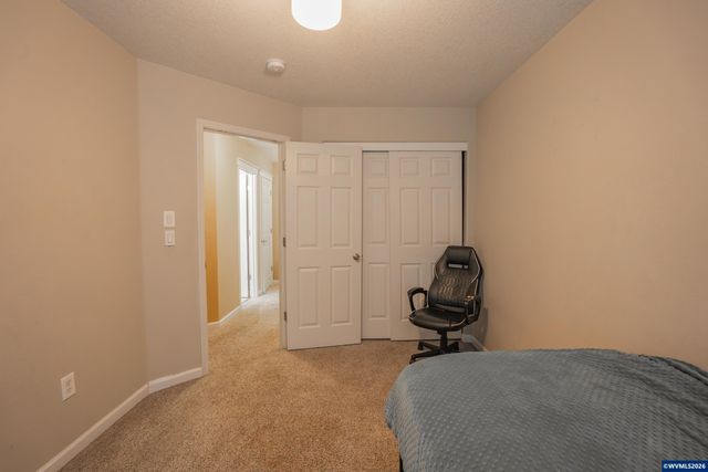 671 Jasmine Cir, Independence, OR 97351