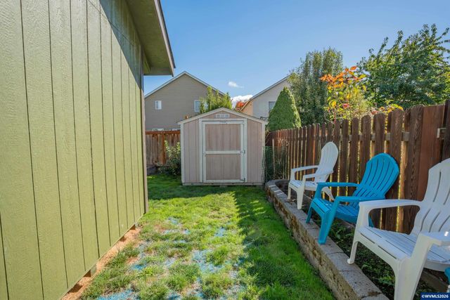 671 Jasmine Cir, Independence, OR 97351