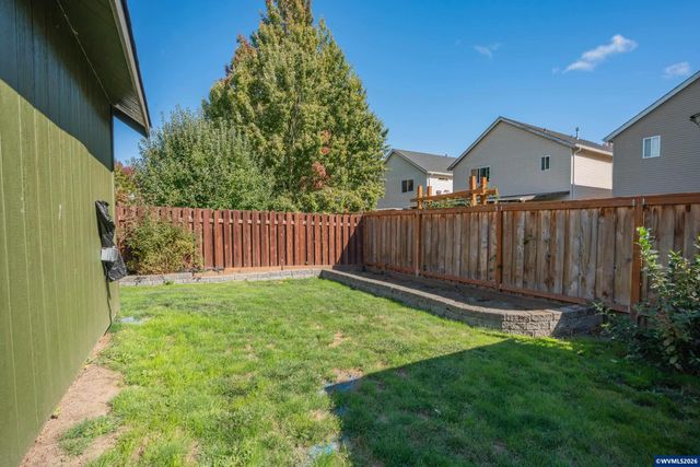 671 Jasmine Cir, Independence, OR 97351