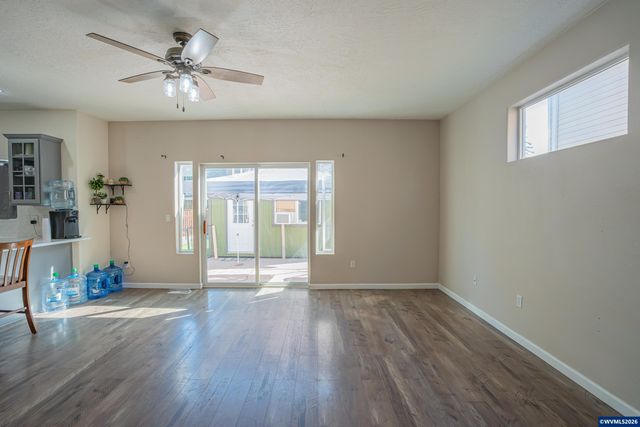 671 Jasmine Cir, Independence, OR 97351