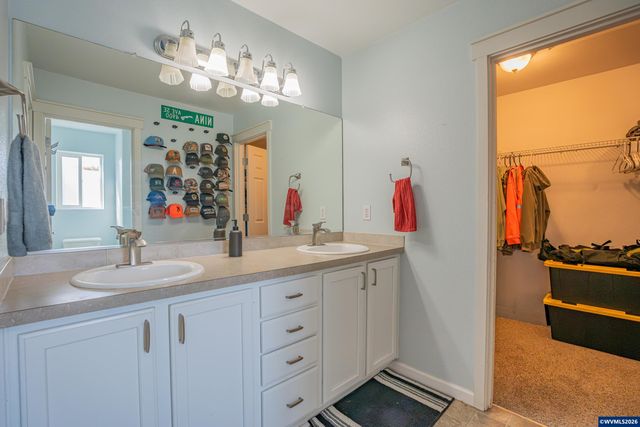 671 Jasmine Cir, Independence, OR 97351