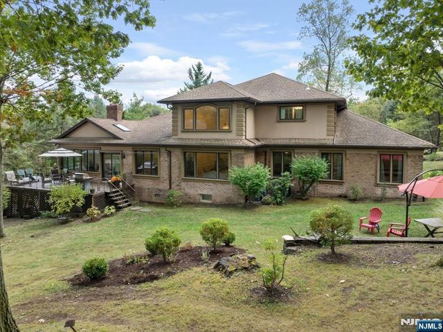 61 Overlook Drive, Woodcliff Lake, NJ 07677