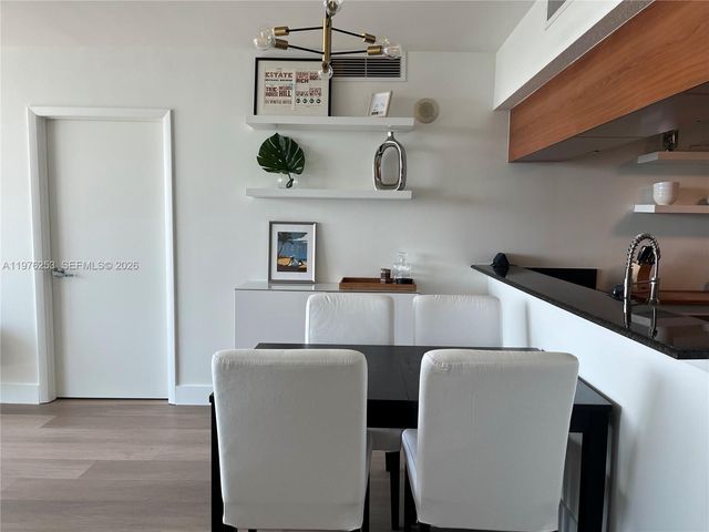 1800 N Bayshore Dr 3810, Miami, FL 33132