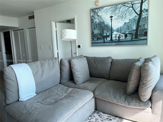 1800 N Bayshore Dr 3810, Miami, FL 33132