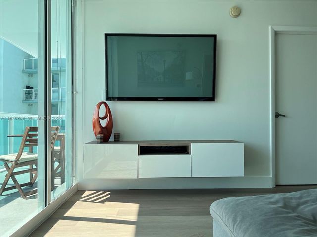 1800 N Bayshore Dr 3810, Miami, FL 33132