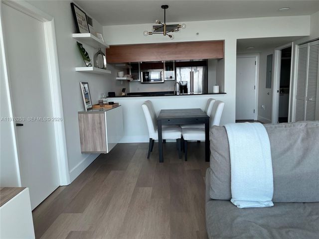 1800 N Bayshore Dr 3810, Miami, FL 33132