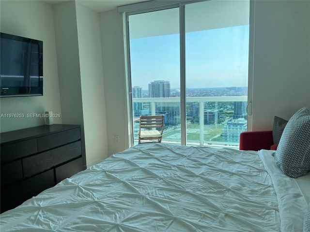 1800 N Bayshore Dr 3810, Miami, FL 33132