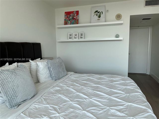 1800 N Bayshore Dr 3810, Miami, FL 33132