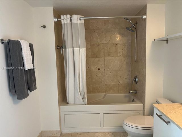 1800 N Bayshore Dr 3810, Miami, FL 33132