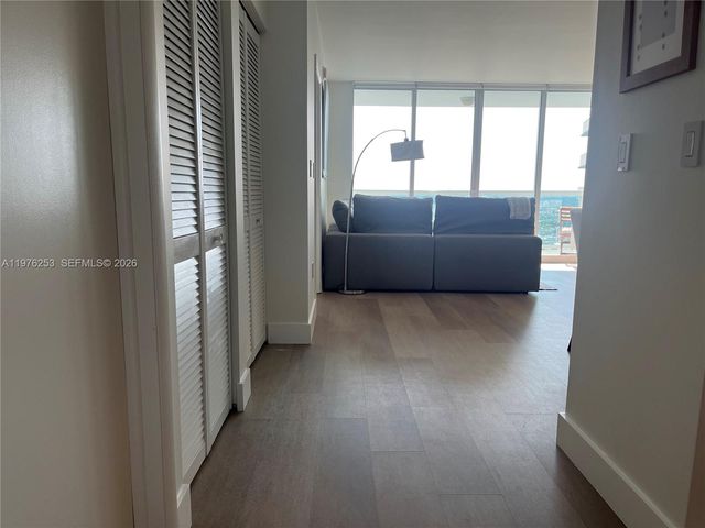 1800 N Bayshore Dr 3810, Miami, FL 33132