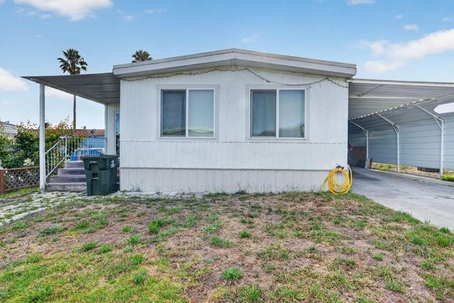 255 E Bolivar 39, Salinas, CA 93906