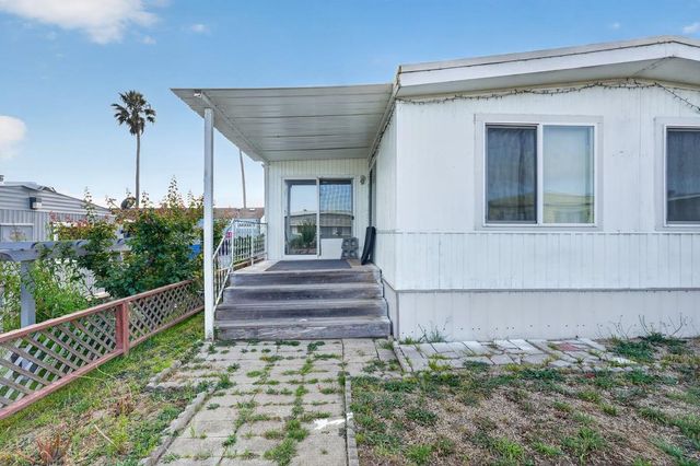 255 E Bolivar 39, Salinas, CA 93906