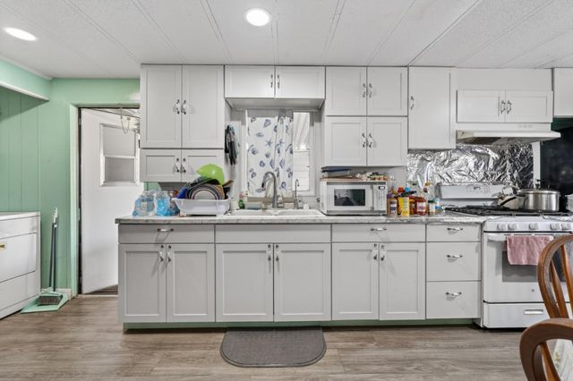 255 E Bolivar 39, Salinas, CA 93906