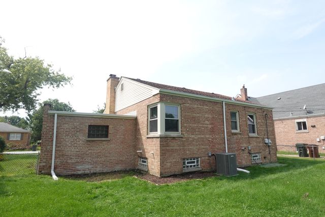 18637 Highland Avenue, Homewood, IL 60430