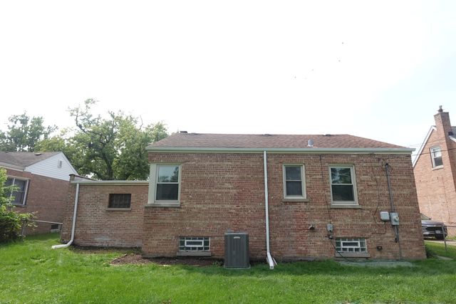 18637 Highland Avenue, Homewood, IL 60430