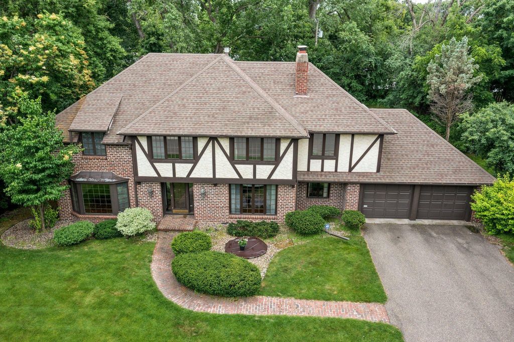 6705 Apache Road, Edina, MN 55439