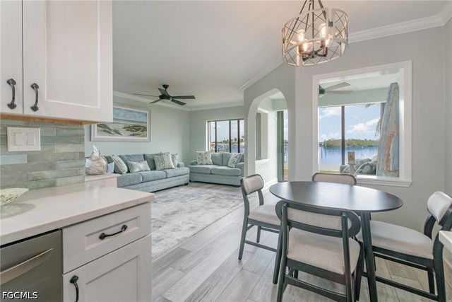 898 Buttonwood DR 105, Fort Myers Beach, FL 33931