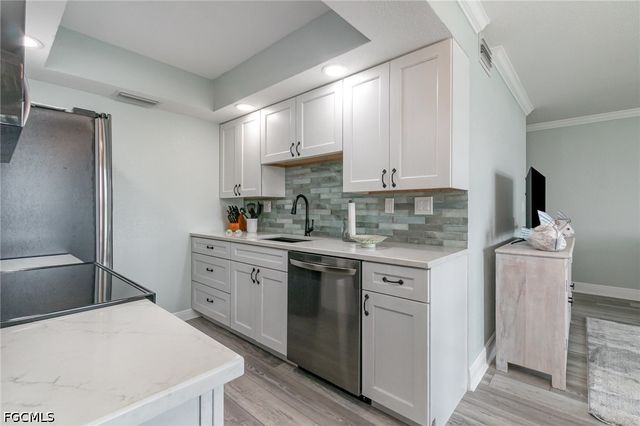 898 Buttonwood DR 105, Fort Myers Beach, FL 33931