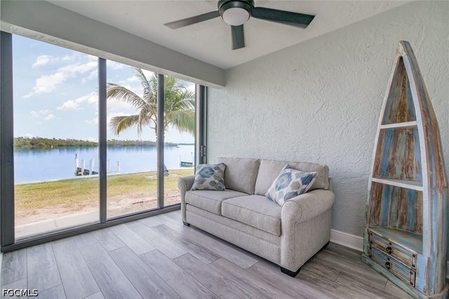 898 Buttonwood DR 105, Fort Myers Beach, FL 33931