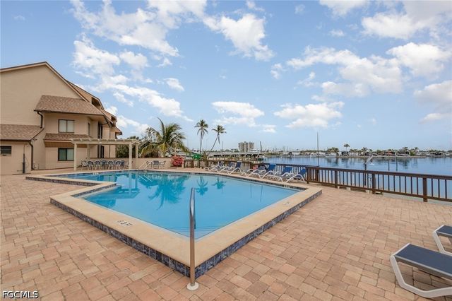 898 Buttonwood DR 105, Fort Myers Beach, FL 33931