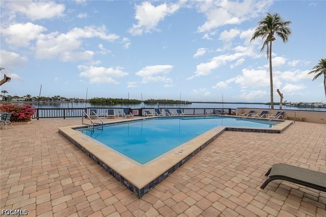 898 Buttonwood DR 105, Fort Myers Beach, FL 33931