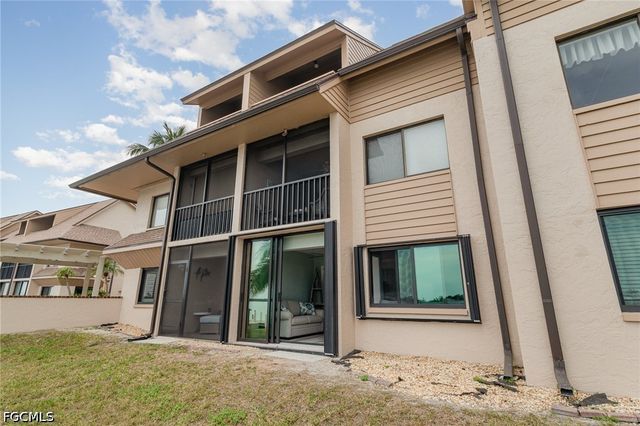 898 Buttonwood DR 105, Fort Myers Beach, FL 33931
